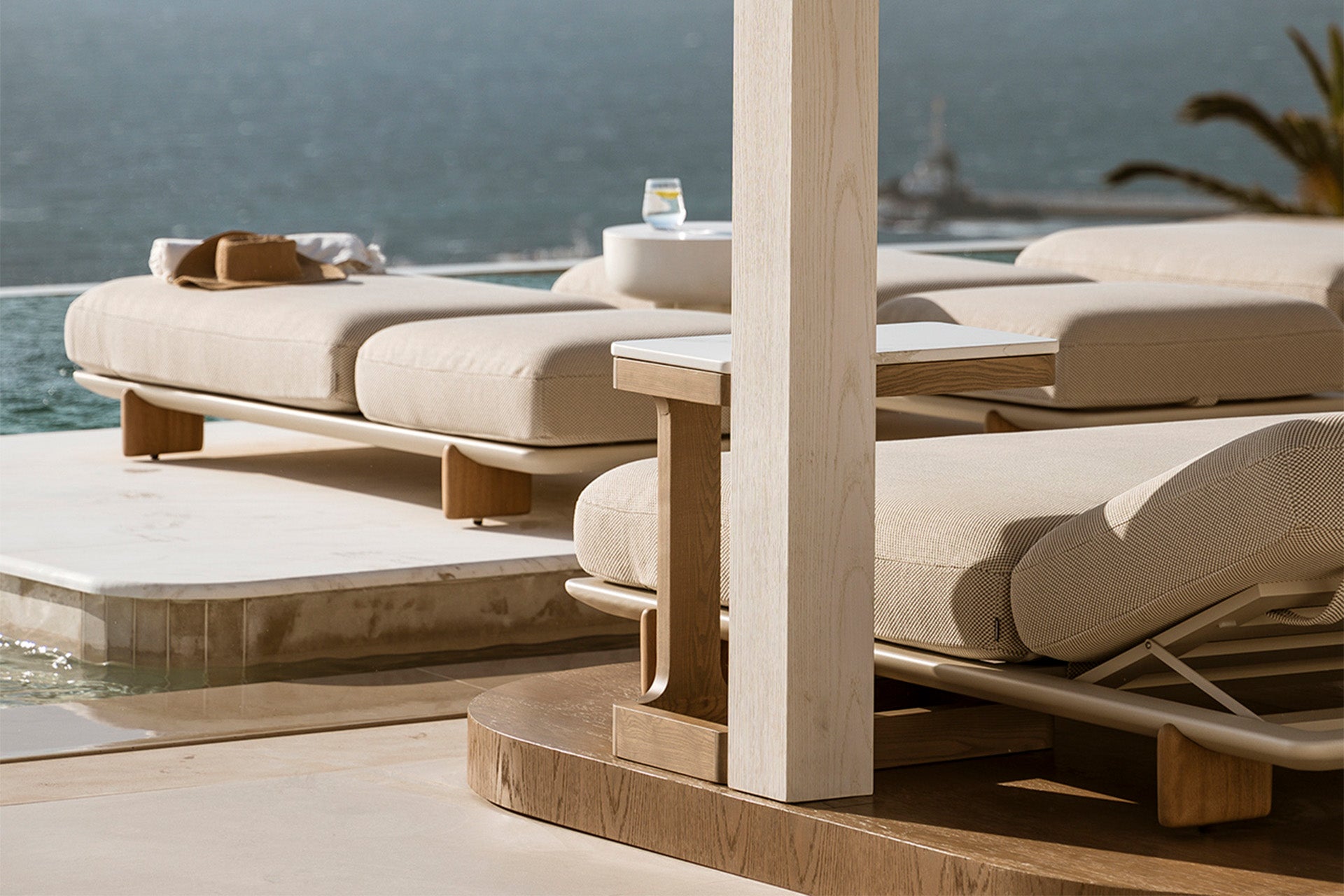 Vondom Milos Daybed – skulpturale Ruhe, ganz ohne Sonnendach