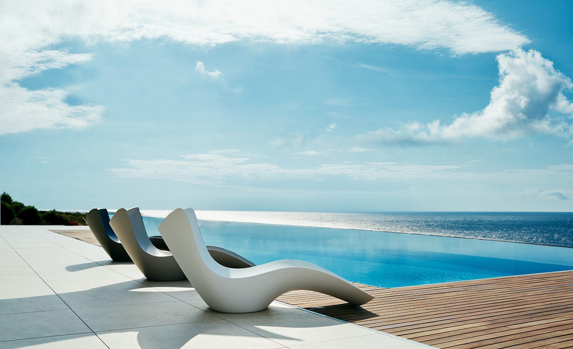 Vondom Surf Sonnenliege Weiß – Ergonomisch & wetterfest