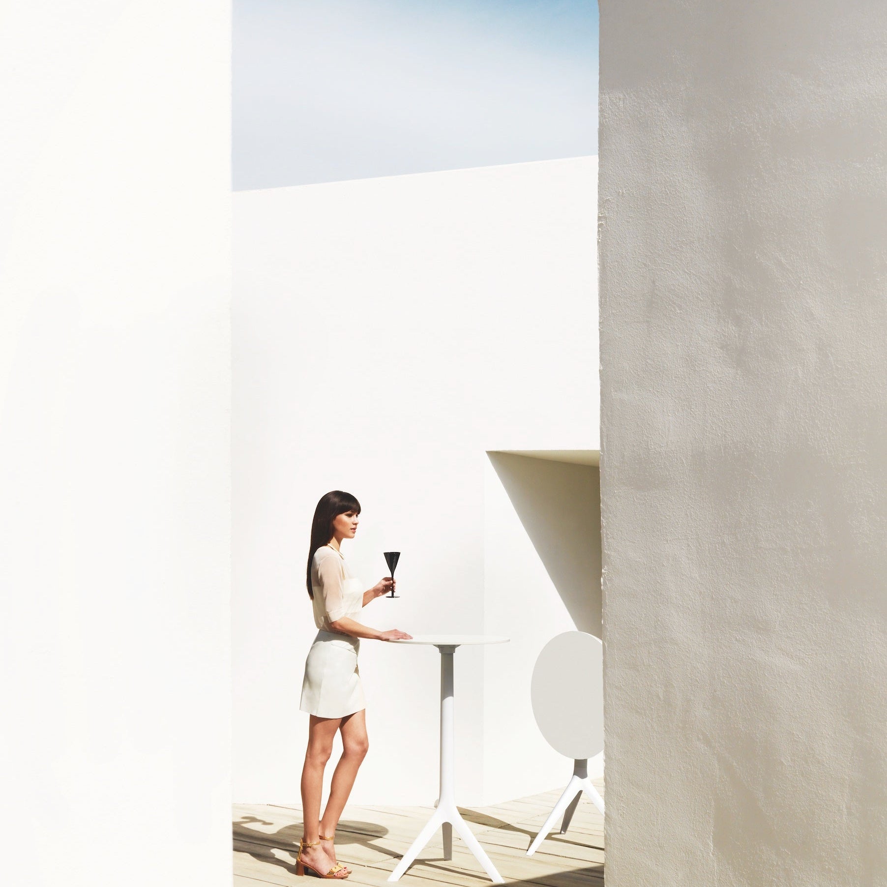 Vondom Mari-Sol Outdoor Tisch klappbar – Designer Gartentisch von Eugeni Quitllet für Terrasse, Garten und Gastronomie